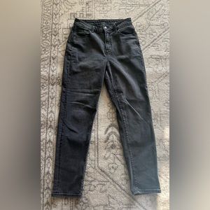 Selling AE straight leg jeans for cheap.